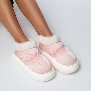 NWT Flowfa Blair Arctic Pink non-slip faux fur lined puffer slippers